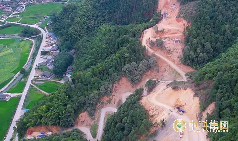 省路橋集團城龍高速項目山體護坡鋼板樁工程